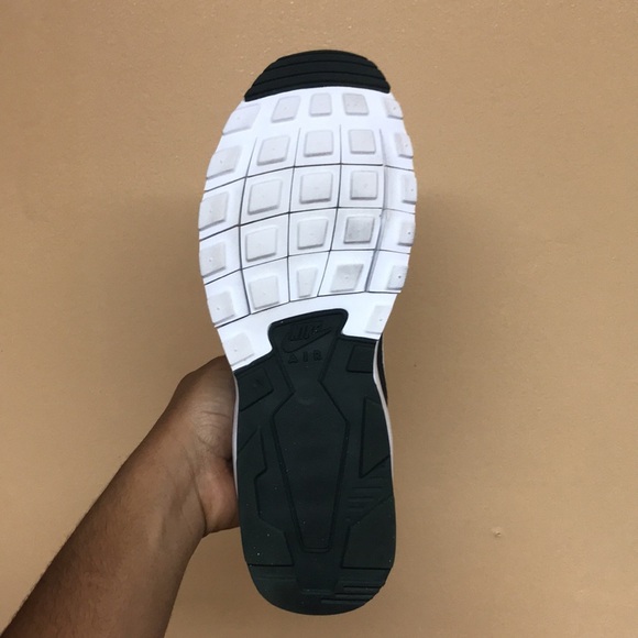 Nike Air Max Motion Low “Dark Green White” - Picture 14 of 16